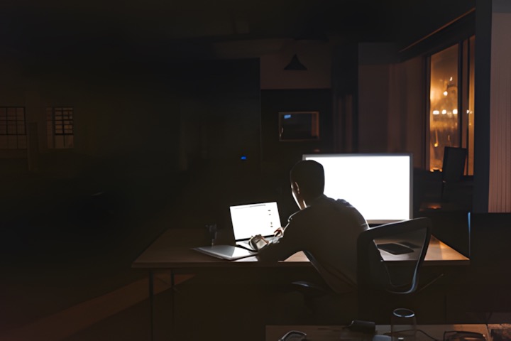 残業している人
